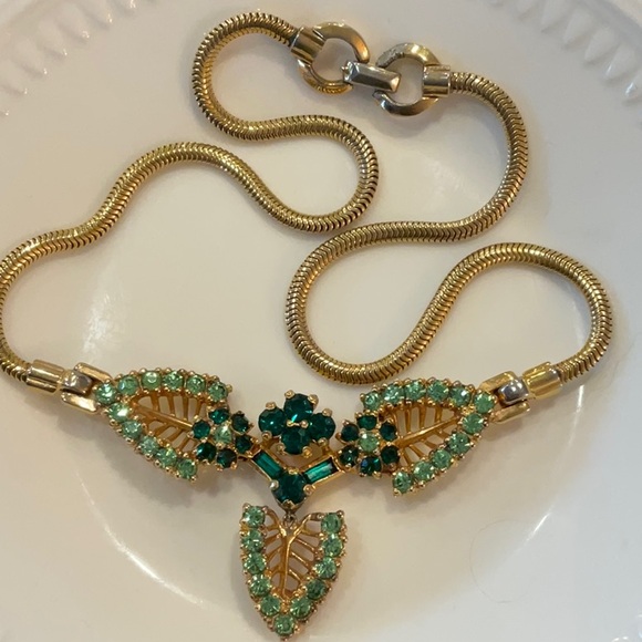 Sherman Signed Vintage Flower Design Necklace Green With Gold Tone Snake Chain. - Picture 6 of 6